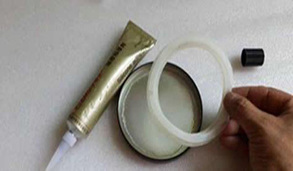 塑料與金屬之間粘接，該如何選擇合適的膠水？思美達(dá)膠粘